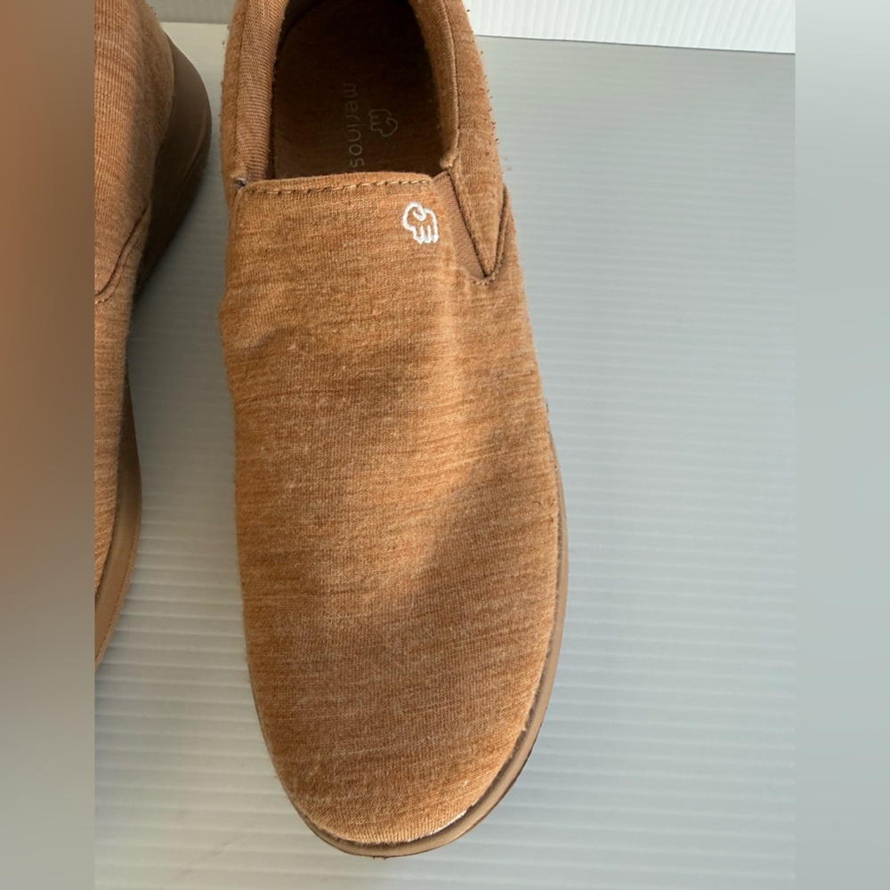 MERINOS Tan Slip-Ons - Picture 4 of 7